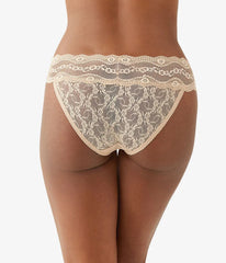 Lace Kiss Bikini: Au Natural